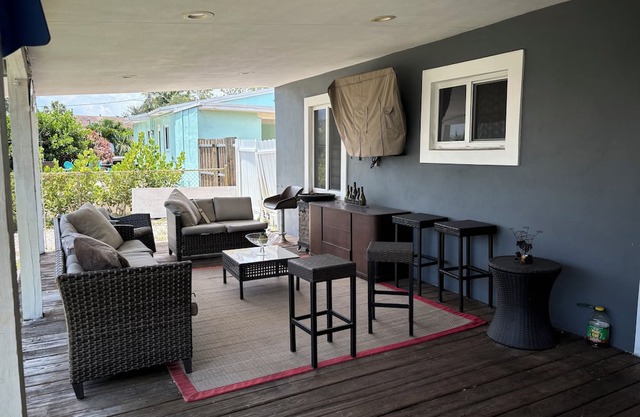 Beautiful house in the BEST Ft Lauderdale area, 10ms to the Beach 7ms to airport