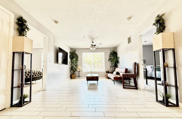 Cozy Condo 2x2 Spacious Suite in Tallahassee with fitness room, AC, WiFi & Pool