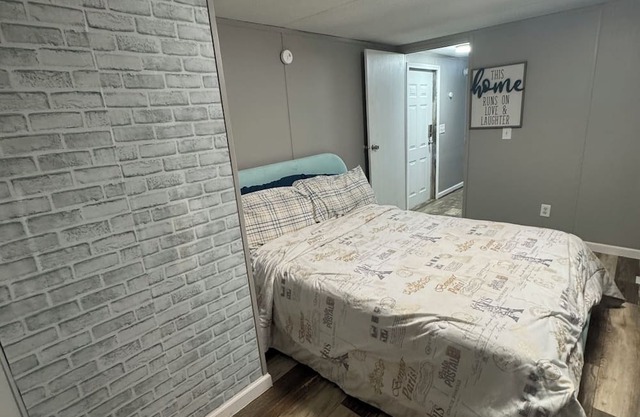 3-bedroom house in peaceful Henderson with WiFi, AC near Kerr Lake