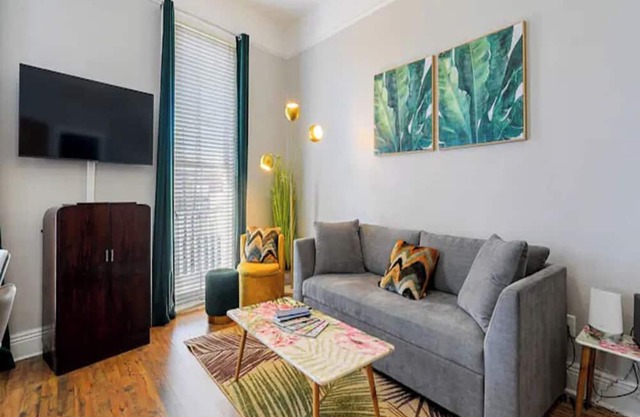 Beautiful Balcony Condo!