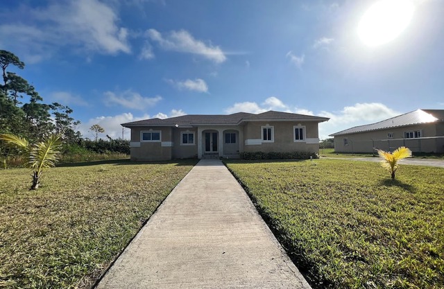 Charming 3-bedroom house with AC, WiFi in lovely Freeport