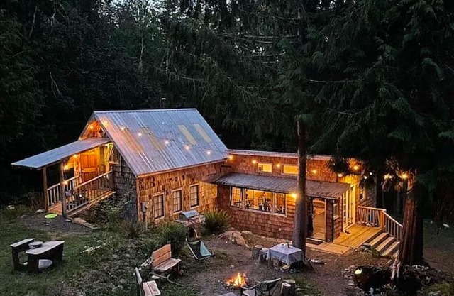 A perfect escape in the woods on the Hood Canal! Cabin, treehouse, camp sites!