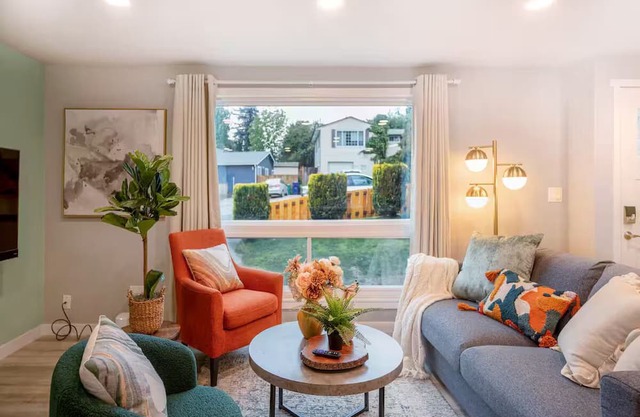 Modern 5Bd+3Ba Remodeled Home with BBQ + Backyard