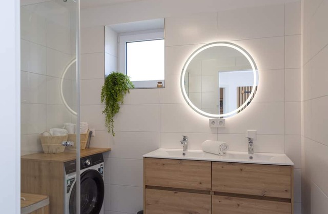 Moderne, neue Ferienwohnung mit Bergblick, unweit vom idyllischen Faaker See
