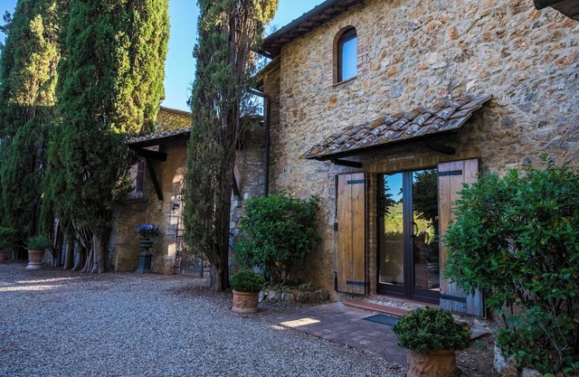 Cozy cottage with pool 10 km from Siena