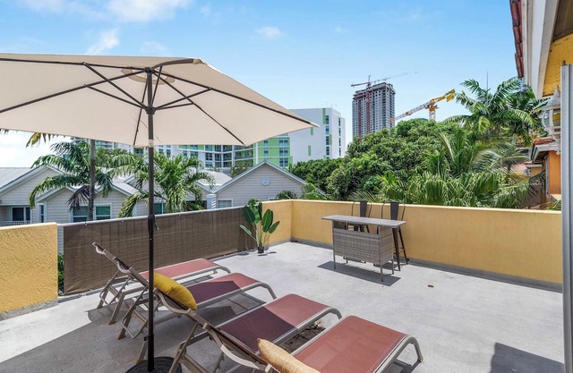 Downtown Home: 5 Beds / Rooftop Patio / Water Taxi