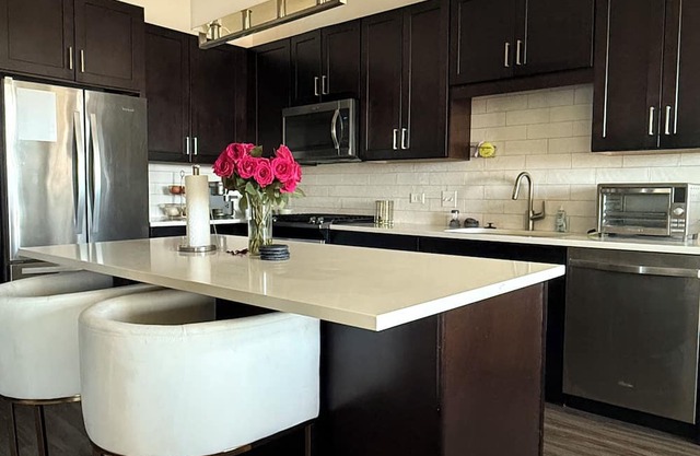Modern, 1-bedroom apartment in La Grange with AC, fitness room, WiFi