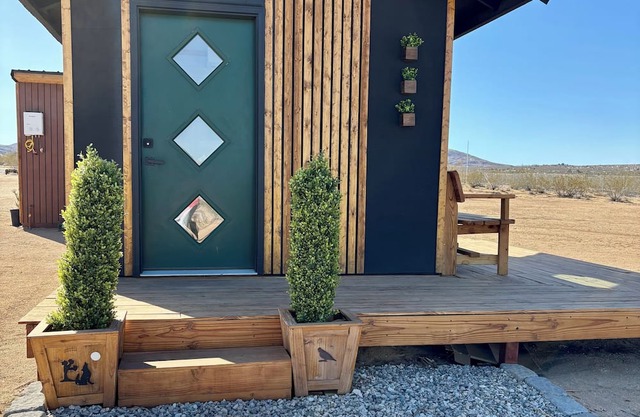 Charming cabin with AC and WiFi in enchanting Joshua Tree