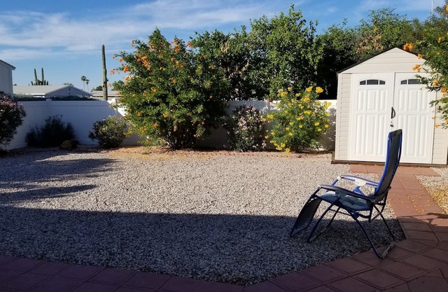 Quiet and Nicely Decorated MH in Golf Community