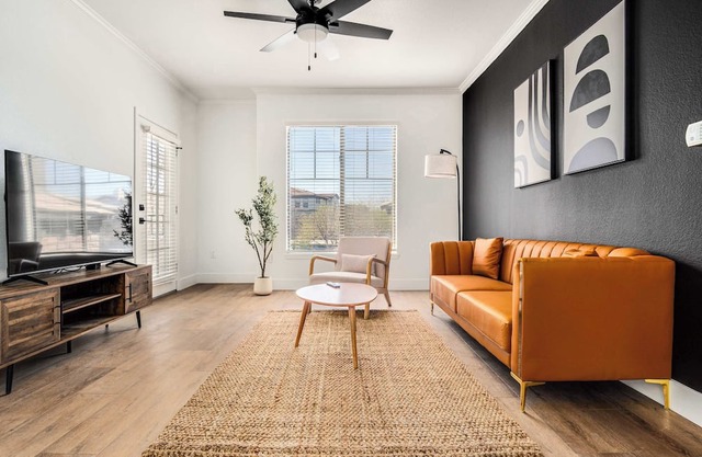 1BR by Stadium Pool, Parking, Gym 09