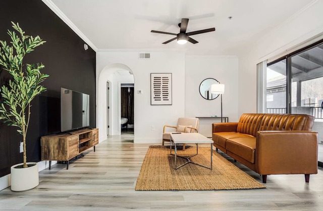 2BR by Stadium Pool, Parking, Gym 05