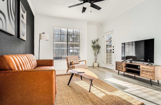 1BR by Stadium Pool, Parking, Gym 02