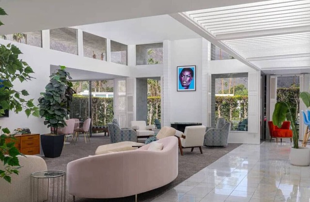 Modern Home with Garage, A/C, Pool