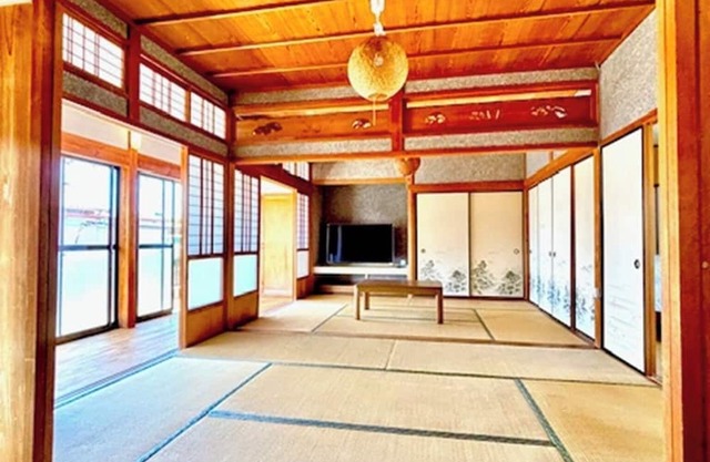 Showa retro house for rent / Tsu Mie