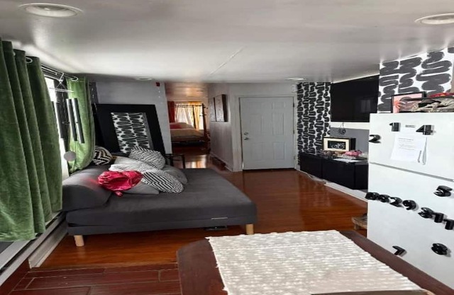 Chic 1-bedroom apartment with AC, WiFi in charming Philadelphia