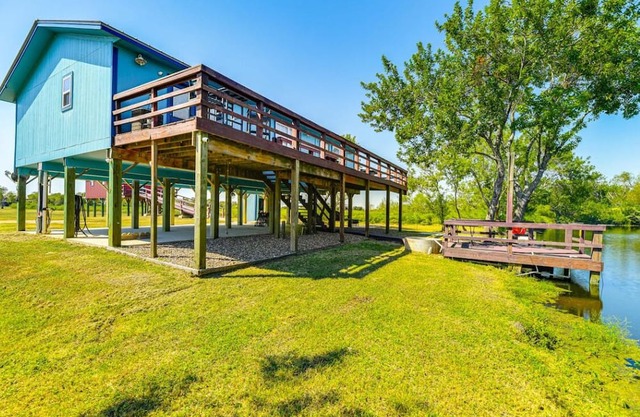 Bleu Bayou ~ Quiet Waterfront River Retreat w/ Private Dock and Ramp