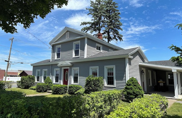 Spacious house in central SGF
