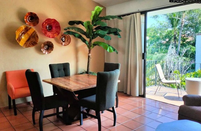 Tropical Oasis, 2 Pools, Near Beach and Town