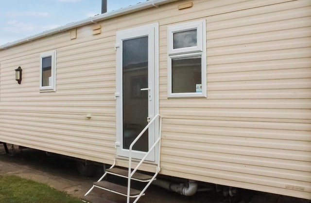 Introducing the ABI Vista, a 2-bedroom caravan designed to accommodate up to 6 guests.