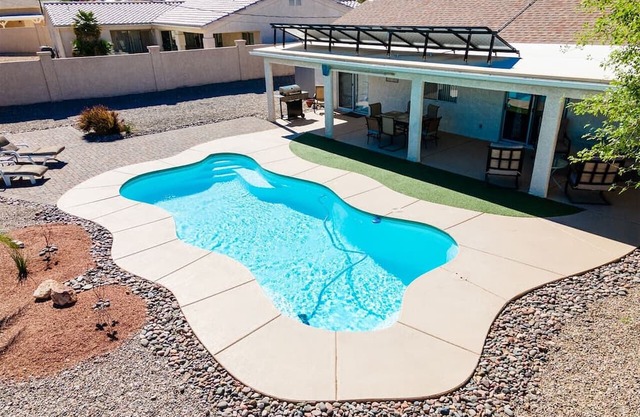 3 Bed 3 Bath Havasu Pool Home Circular Driveway