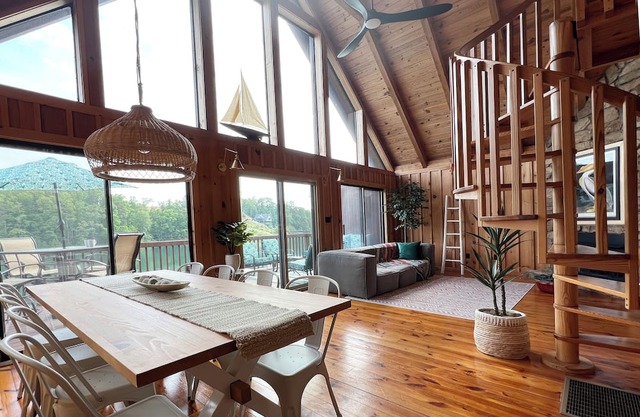 THREE-LEVEL LAKEFRONT DESIGNER CHALET: ONLY 9 MILES FROM CLEMSON! Wi-Fi/AC