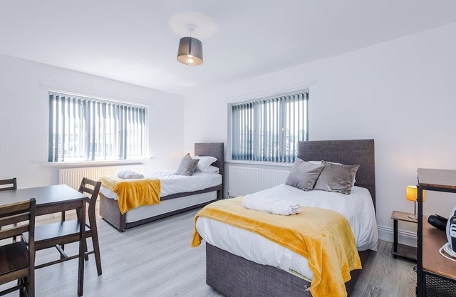 Contractors* Sleeps 8* Free Parking*Discounts