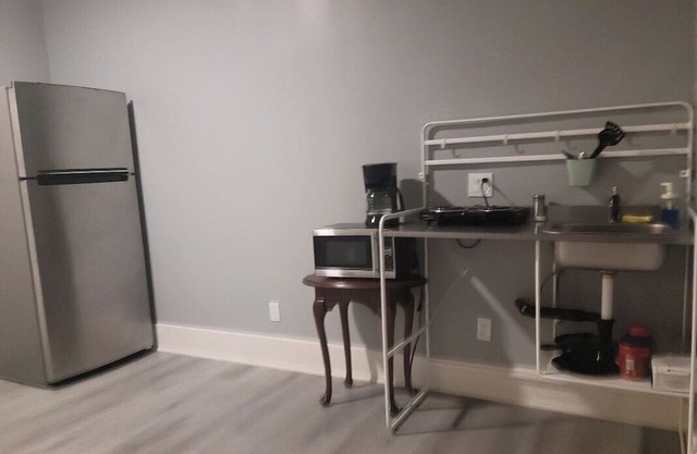 Beautiful Mother in Law Unit suit w/ Parking & Wifi