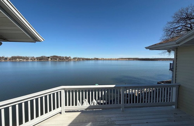 Adorable FAMILY FRIENDLY 4-bedroom Lakeside Rental With Private Fishing Dock