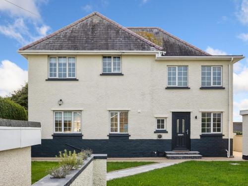 Pass the Keys Breathtaking holiday home packed with amenities