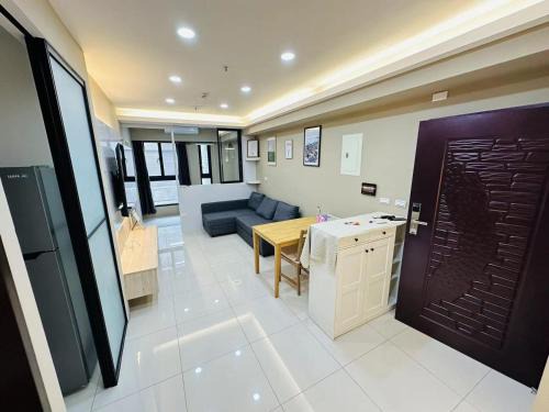 可免費停車 近火車站 瑞豐夜市 高醫大學 WIFI智能電視 全新舒適 洗衣機 獨立廚房可月租new