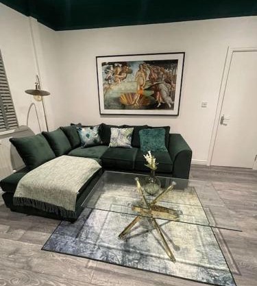 Newly Refurbished 5 Bed House.