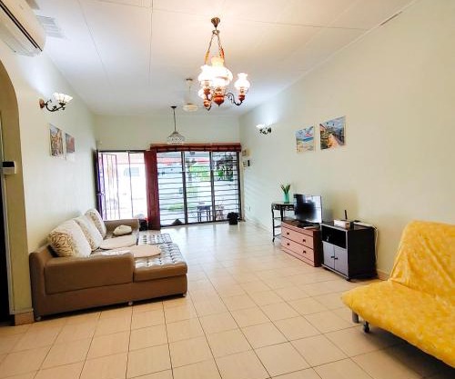 Home in Gelugor / Near to Queensbay / Bayan Lepas.