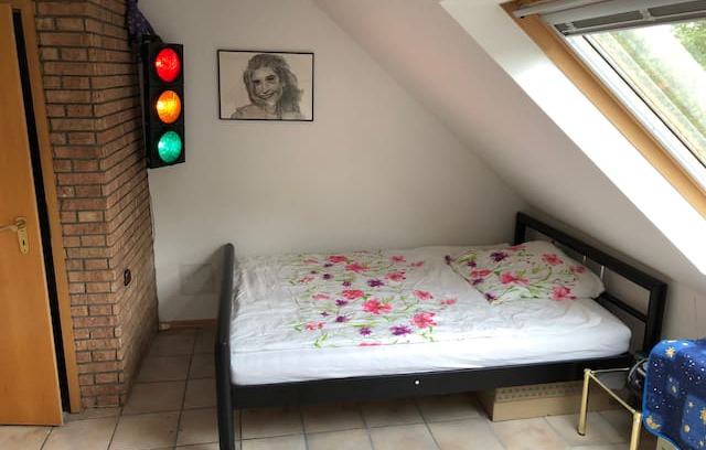 Bergerhausen Wohnung | Möbliertes kleines Zimmer - zentrale ruhige Lage