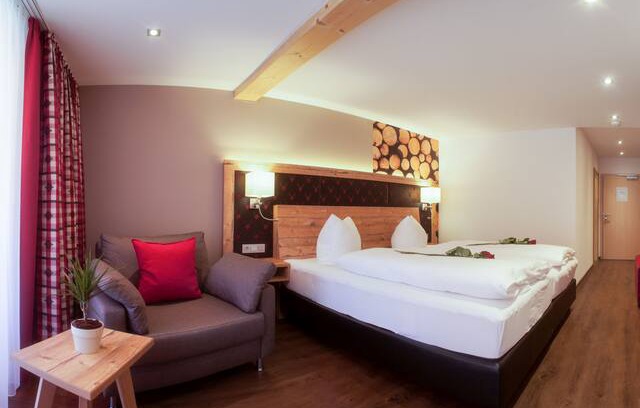 Haeusern Hotel | Albtalblick Hotel - Restaurant, (Häusern), Doppelzimmer Komfort, 29-38qm, mit Dusche/Badewanne und Balkon/Terrasse