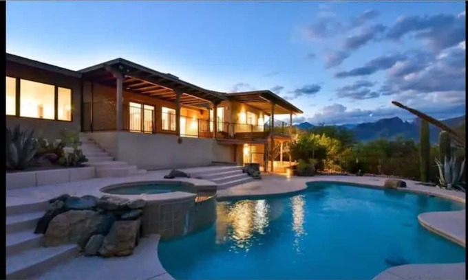 Tanque Verde Haus | GORGEOUS MOUNTAIN VIEW LUXURY HOME W/ POOL/JACUZZI