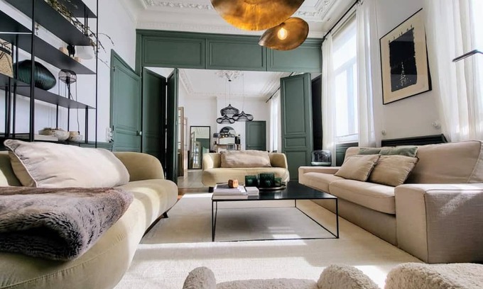 Abscon Haus | Large, spacious, fully renovated house