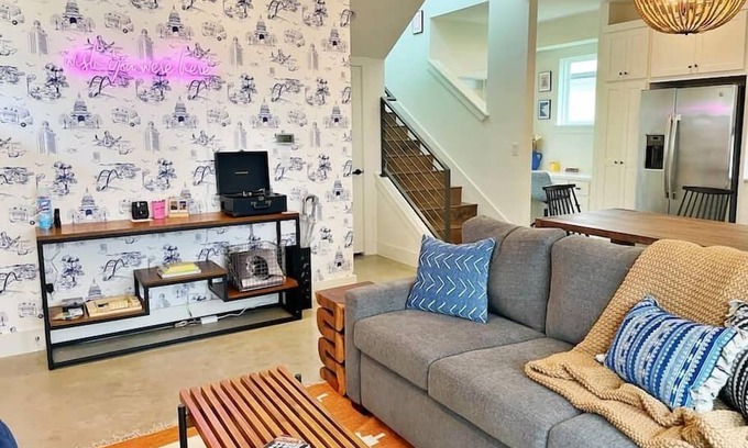 Govalle Haus | Cute Home in Trendy East Austin with Private Yard