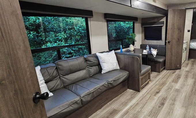 Taylor Haus | Rv close to samsung plant. 13 minutes. All include.