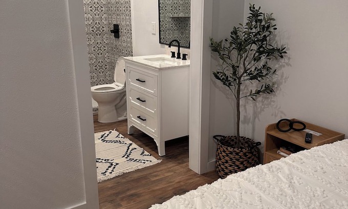 Weatherford Haus | King size suite