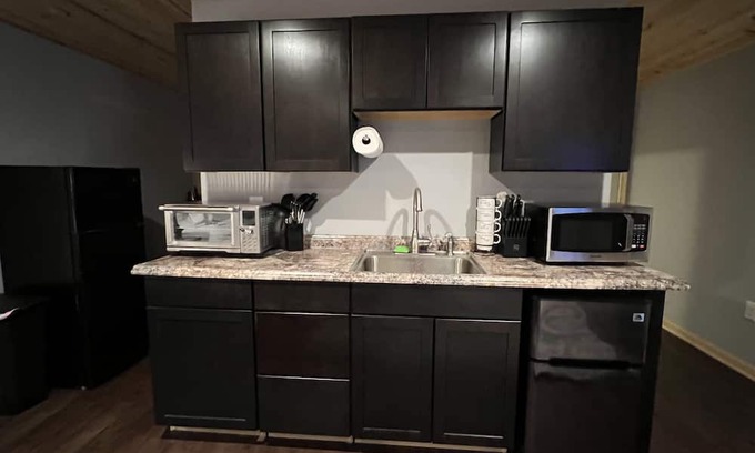 Georgetown Wohnung | Pet Friendly Rustic Loft Close to Golf & Beaches