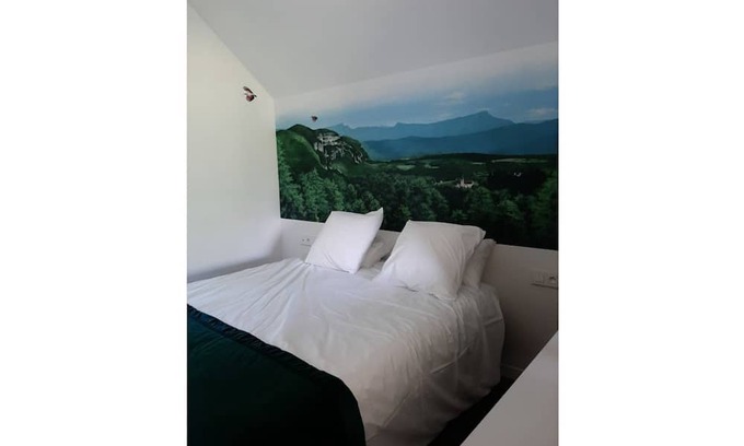Saint-Genix-sur-Guiers Haus | Charming gîte le Fenil de Rubis with access to a SPA area