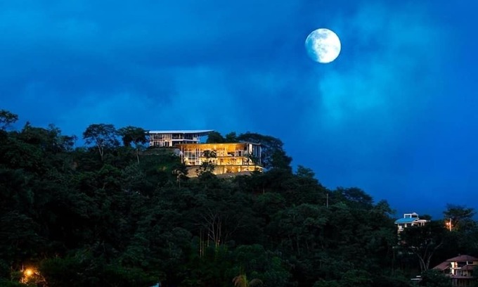 Valle Pura Vida Haus | Impressive ocean and sunset views- 5br Home in Manuel Antonio with Infinity Pool