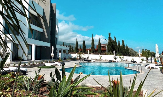 Edremit Wohnung | Flat w Shared Pool 2 min to Beach in Edremit