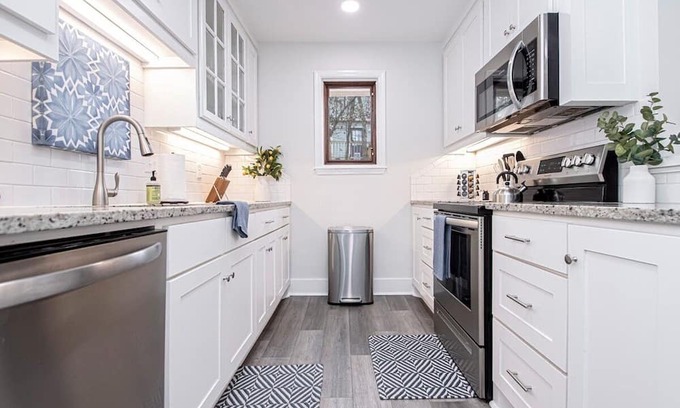 Little Rock Haus | Near it all! 1800 SqFt 1-level w/4 Comfy Kings!