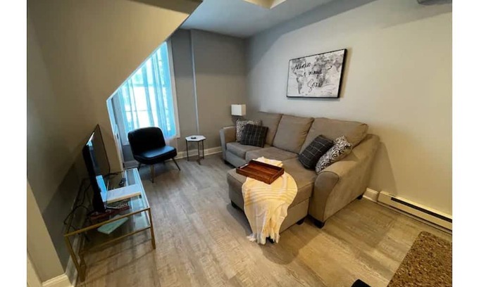 Dubuque Wohnung | Downtown Spa Sanctuary with a View!