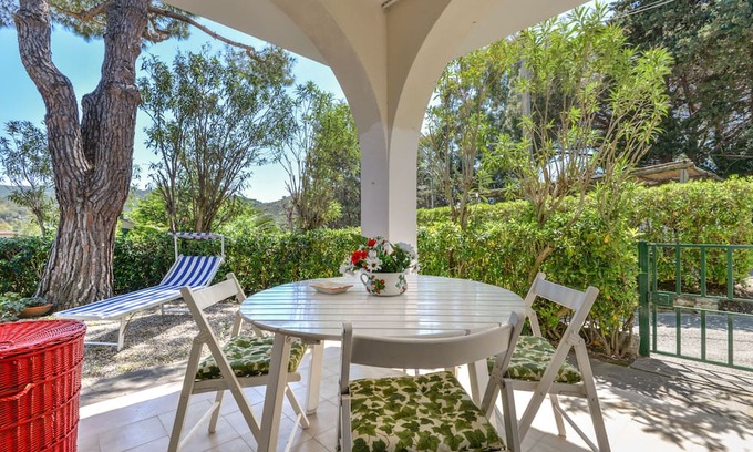 Marmi Wohnung | Holiday Apartment "Villetta Marmi" with Private Garden