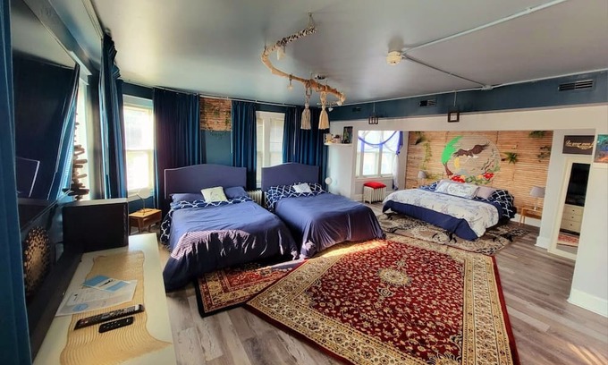 Lyons Wohnung | Perfect Getaway for 4, Cozy Space with a Queen Size Bed