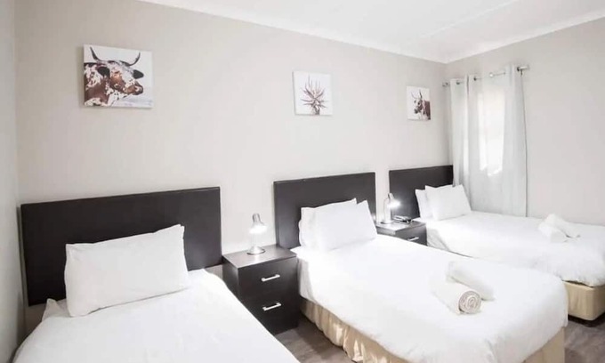Windhoek Haus | Explore Windhoek! 2 Relaxing Units w/ Kitchenette, Pool, Near Alte Feste Museum!