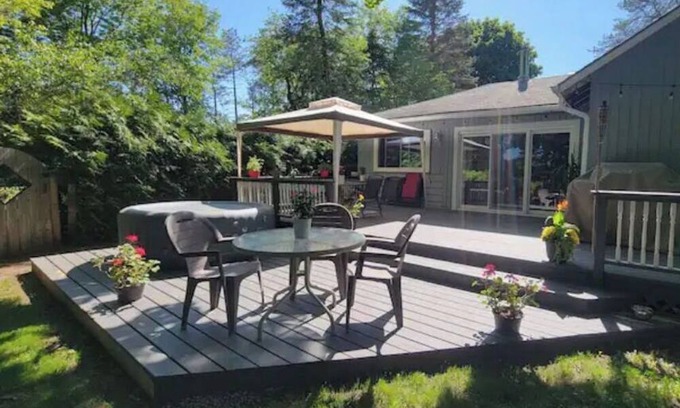 Kirkfield Kabine | Rustic Waterfront Cottage