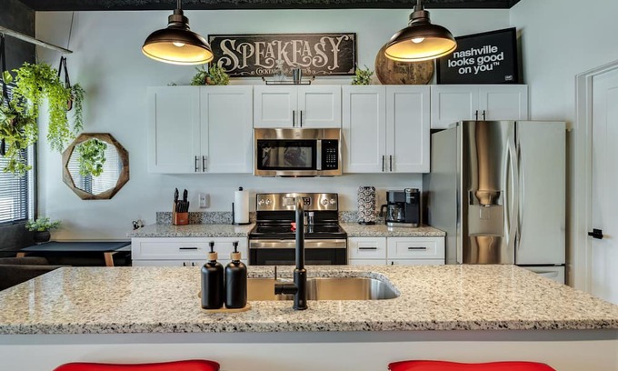 Nashville Wohnung | NEW Studio with 2 Beds 7 mins to Broadway